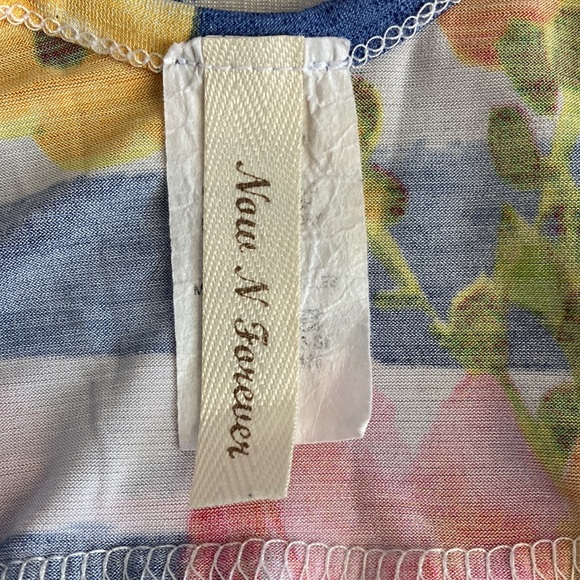 Now N Forever Tunic Style Floral/Striped Top Size Medium - Picture 7 of 10